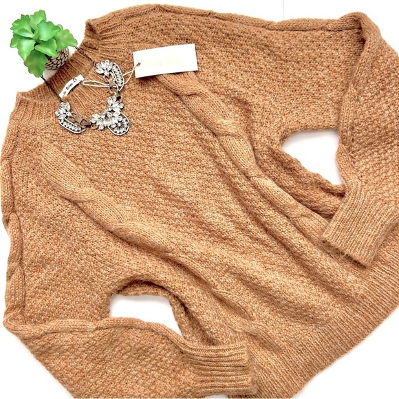 In Loom Tan Camel Brown Chunky Cable Knit Wool Sweater Size S NWT - Picture 1 of 16